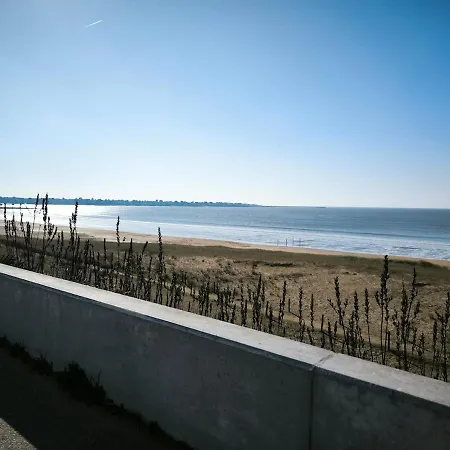 Echappee Bleue, Vue Proche De Tharon-plage